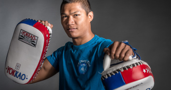 Boka upp dina PT tider idag! Dam har lång erfarenhet av thaiboxning och är ett riktigt proffs! Han finns tillgänglig för dig dagtid bara på TiP Muay Thai